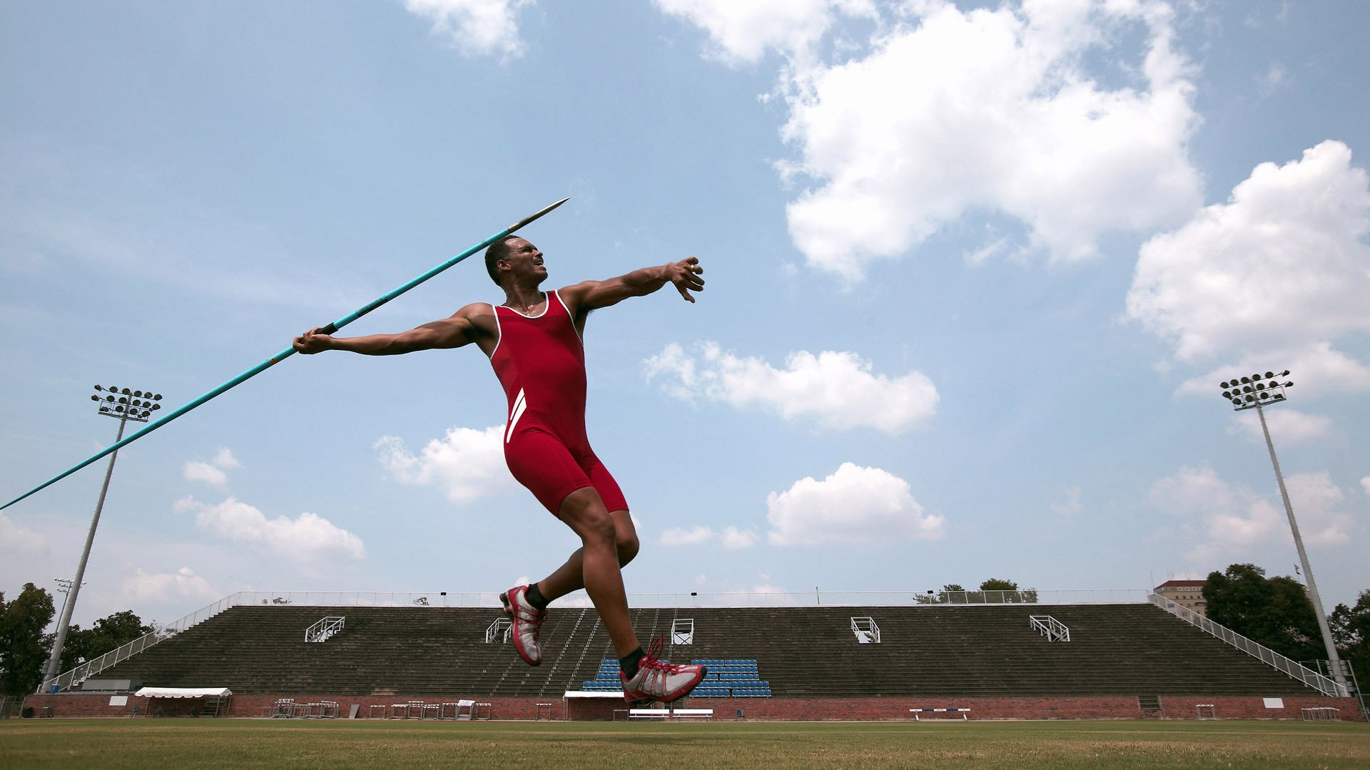 “东部新区缆绳滑水赛事:挑战力与技巧的极致碰撞”